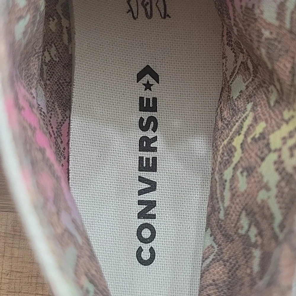 Converse Women's High-Top Sneakers - Cream and Pink